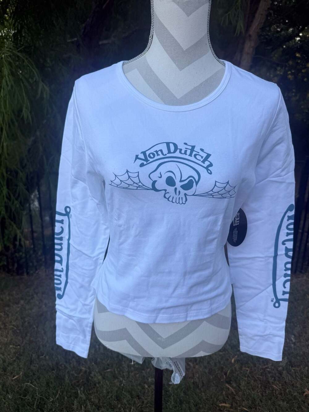 Von Dutch 1X Woman’s Cropped Long Sleeve White Graphic Tee With Skull N